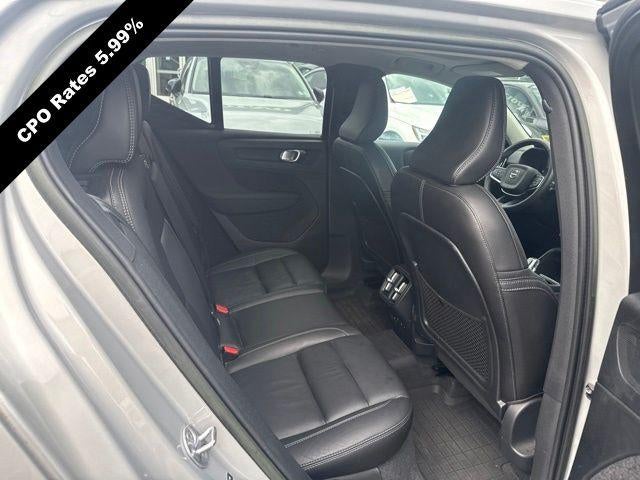 2023 Volvo XC40 B5 AWD Plus Dark Theme