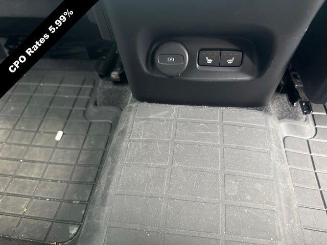 2023 Volvo XC40 B5 AWD Plus Dark Theme