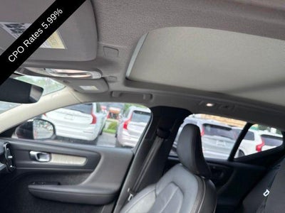 2023 Volvo XC40 B5 AWD Plus Dark Theme
