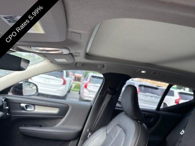 2023 Volvo XC40 B5 AWD Plus Dark Theme