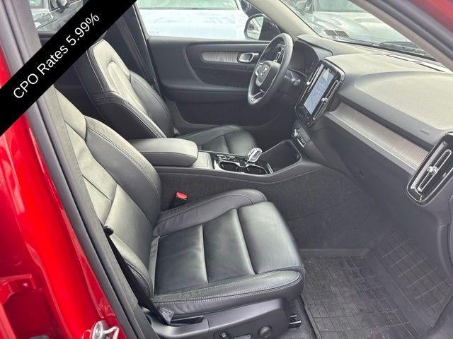 2023 Volvo XC40 B5 AWD Plus Dark Theme