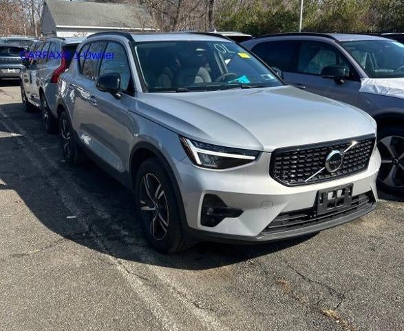 2023 Volvo XC40 B5 AWD Plus Dark Theme