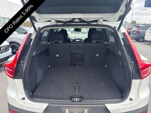 2023 Volvo XC40 B5 AWD Plus Dark Theme