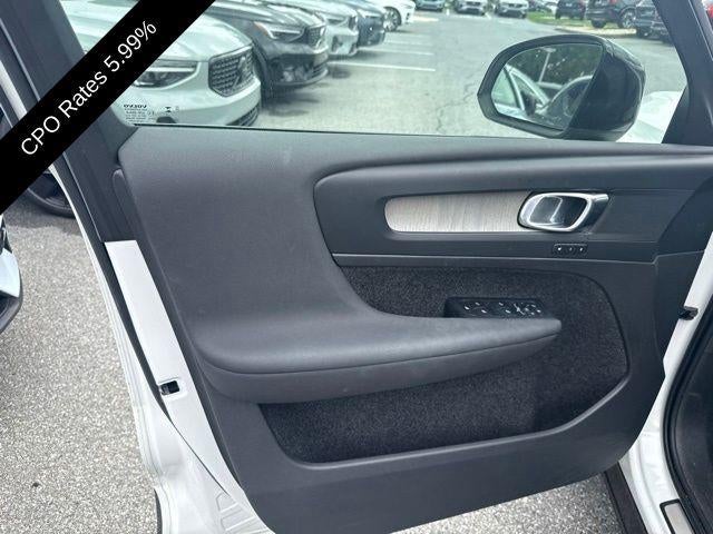 2023 Volvo XC40 B5 AWD Plus Dark Theme