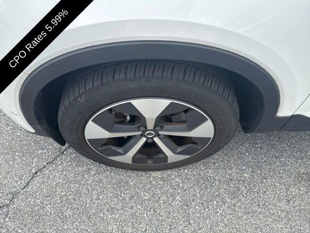 2023 Volvo XC40 B5 AWD Plus Dark Theme