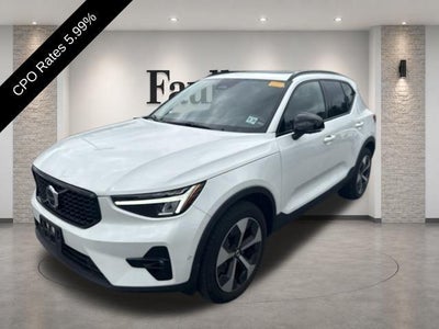 2023 Volvo XC40 B5 AWD Plus Dark Theme