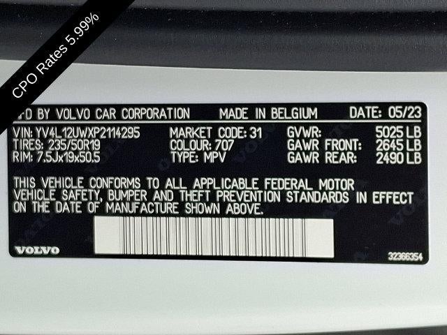2023 Volvo XC40 B5 AWD Plus Dark Theme