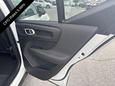 2023 Volvo XC40 B5 AWD Plus Dark Theme