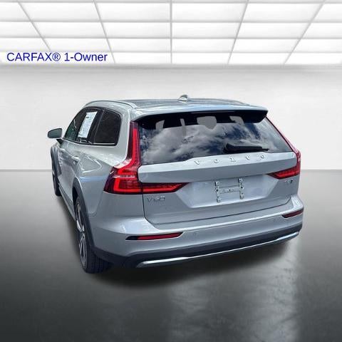 2025 Volvo V60 Cross Country B5 AWD Plus
