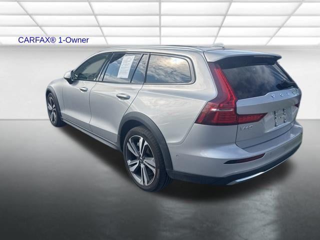 2025 Volvo V60 Cross Country B5 AWD Plus