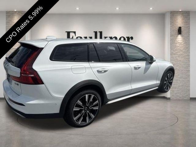 2025 Volvo V60 Cross Country B5 AWD Ultra