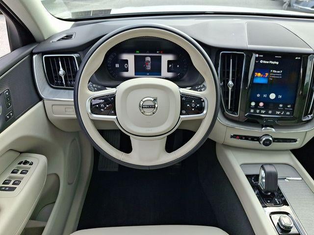 2025 Volvo XC60 B5 AWD Plus