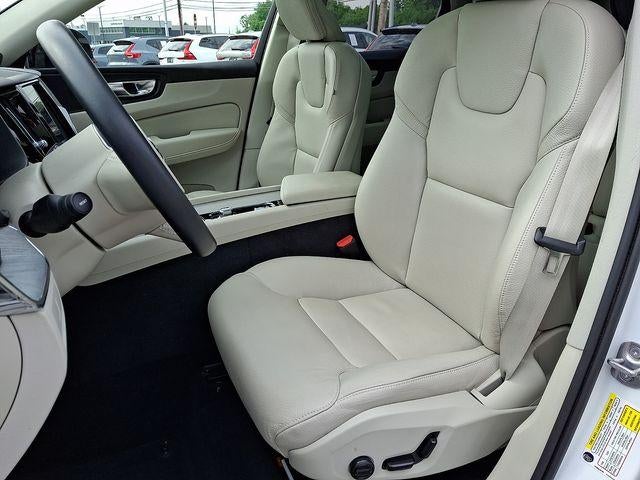 2025 Volvo XC60 B5 AWD Plus