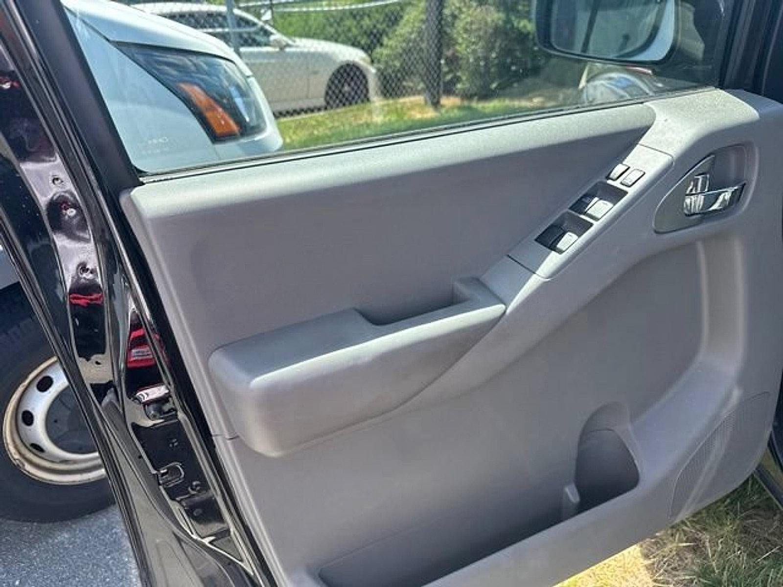 2014 Nissan Frontier 4WD Crew Cab SWB Auto SV