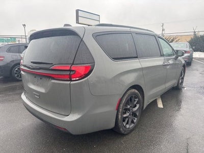2022 Chrysler Pacifica Touring L FWD