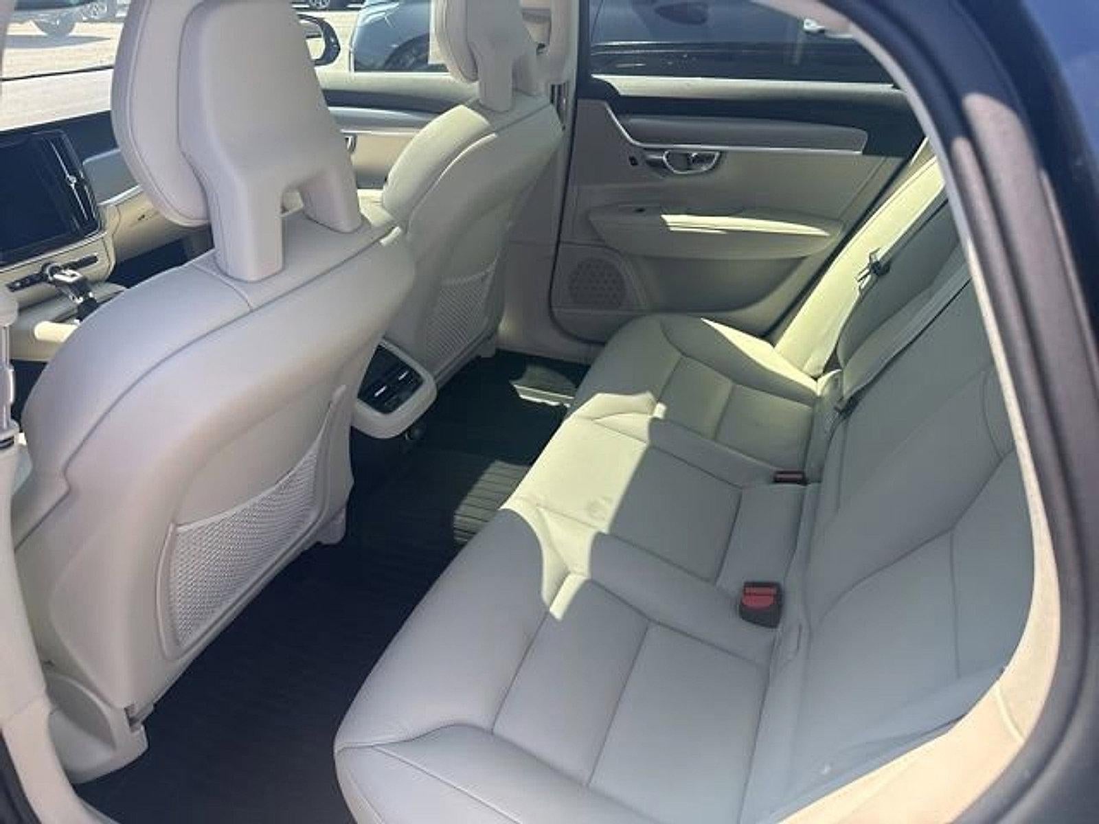 2017 Volvo S90 T6 AWD Momentum