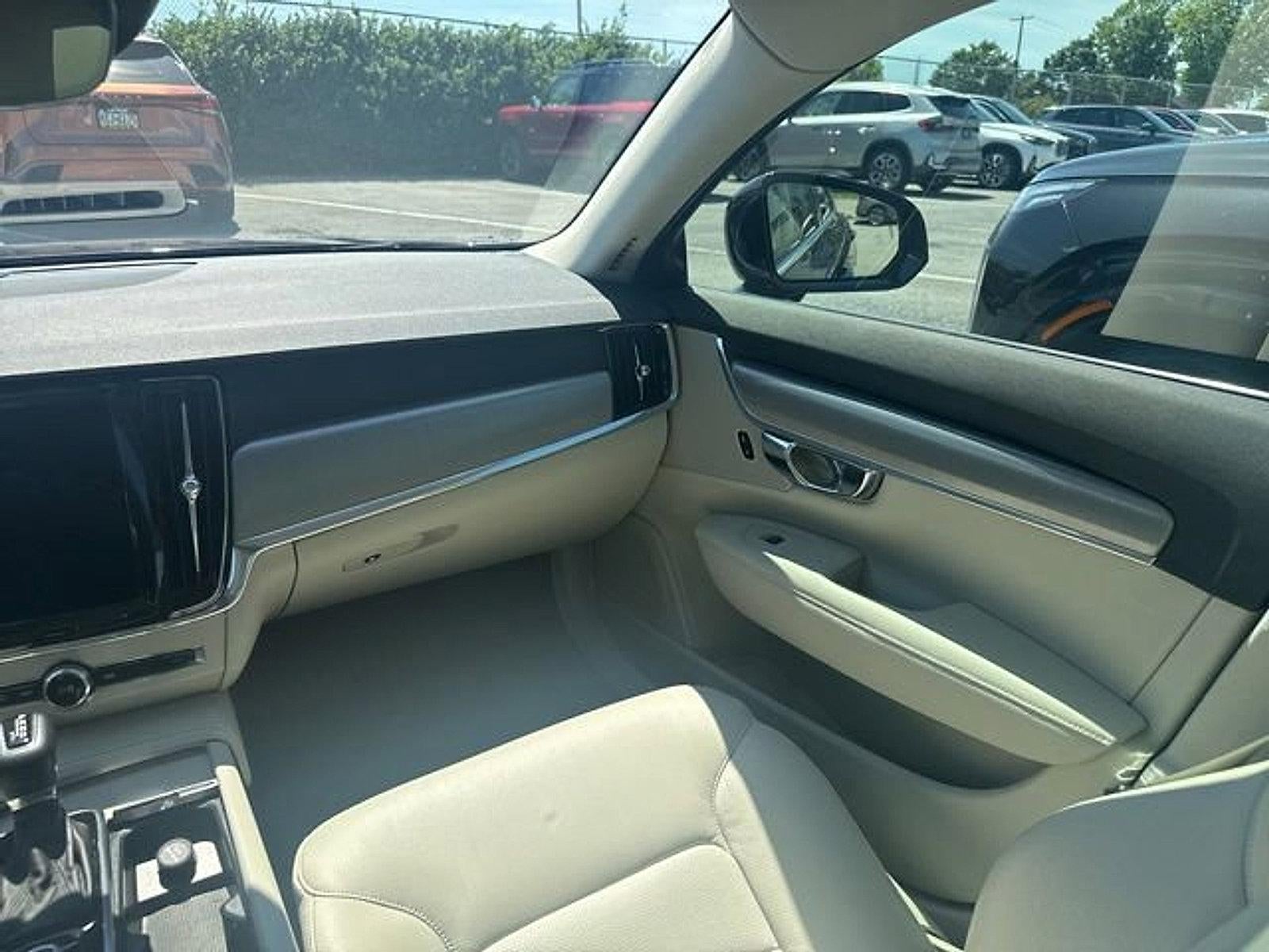 2017 Volvo S90 T6 AWD Momentum