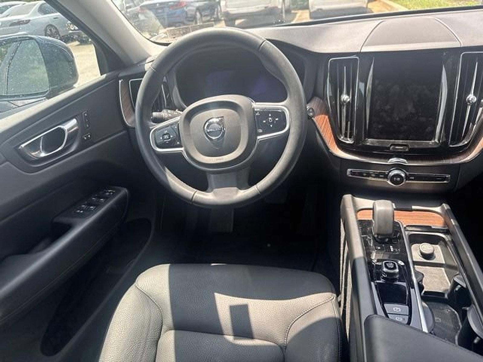 2023 Volvo XC60 B5 AWD Plus Bright Theme