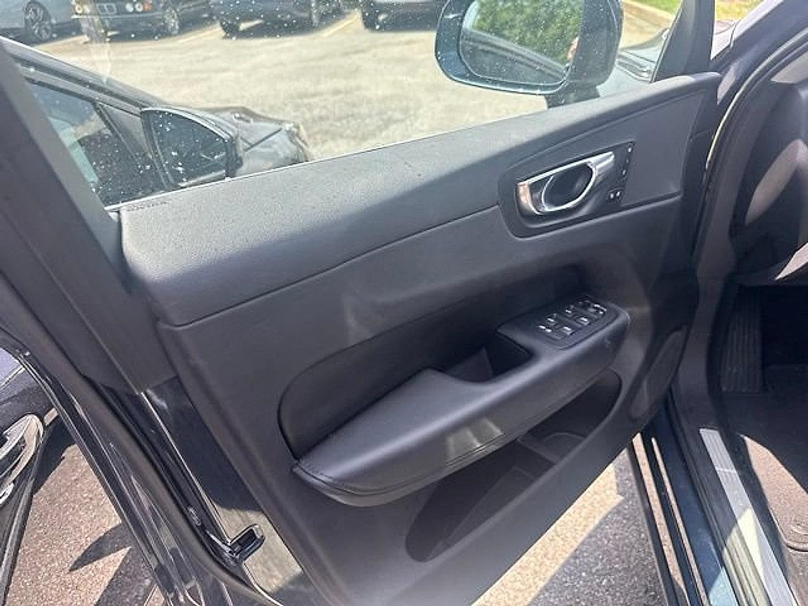2023 Volvo XC60 B5 AWD Plus Bright Theme