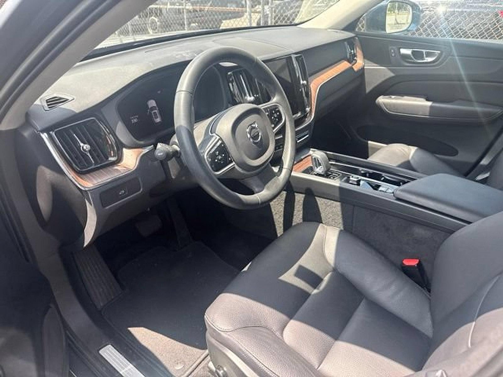2023 Volvo XC60 B5 AWD Plus Bright Theme