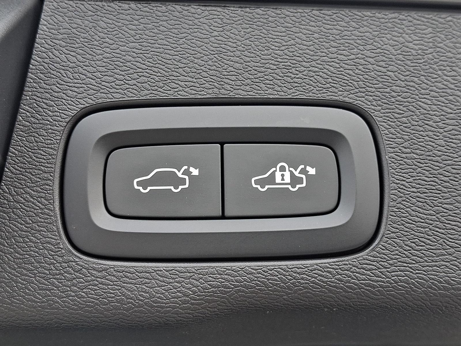 2023 Volvo XC60 B5 AWD Plus Bright Theme