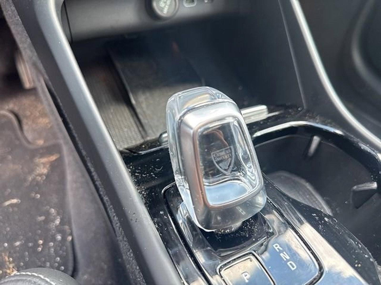 2024 Volvo XC40 B5 AWD Plus Dark Theme