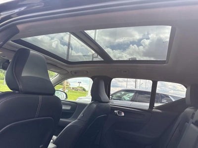 2024 Volvo XC40 B5 AWD Plus Dark Theme
