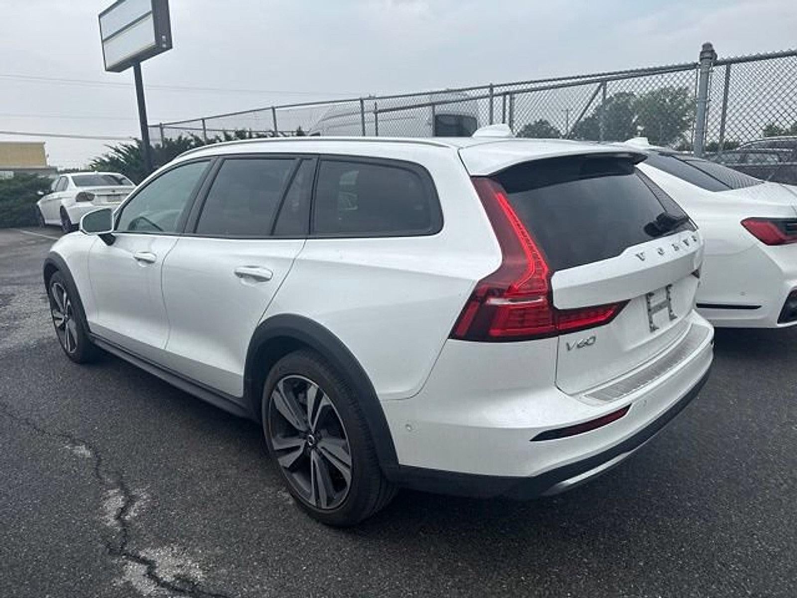 2024 Volvo V60 Cross Country B5 AWD Plus