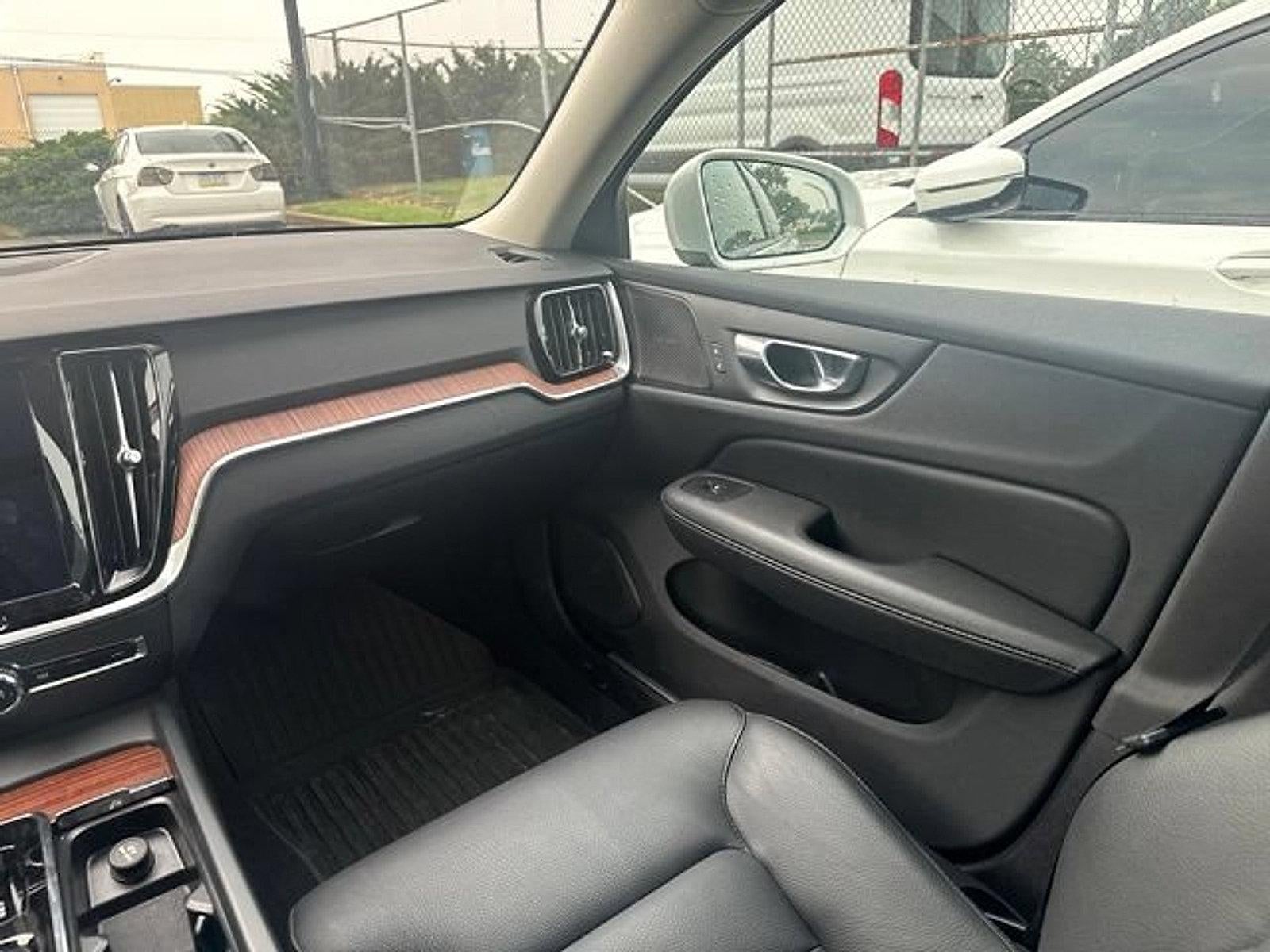 2024 Volvo V60 Cross Country B5 AWD Plus
