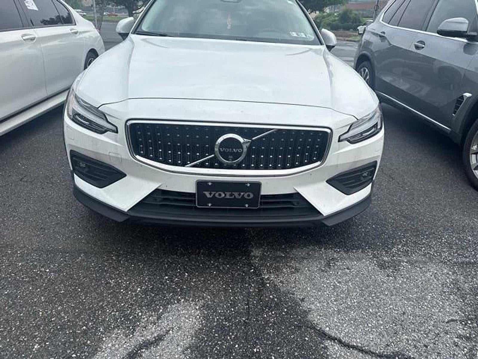 2024 Volvo V60 Cross Country B5 AWD Plus