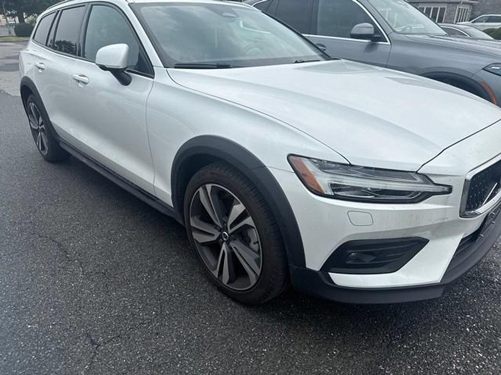 2024 Volvo V60 Cross Country B5 AWD Plus