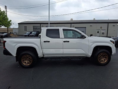 2024 Toyota Tacoma 2WD 2WD SR Double Cab 5' Bed AT (Natl)