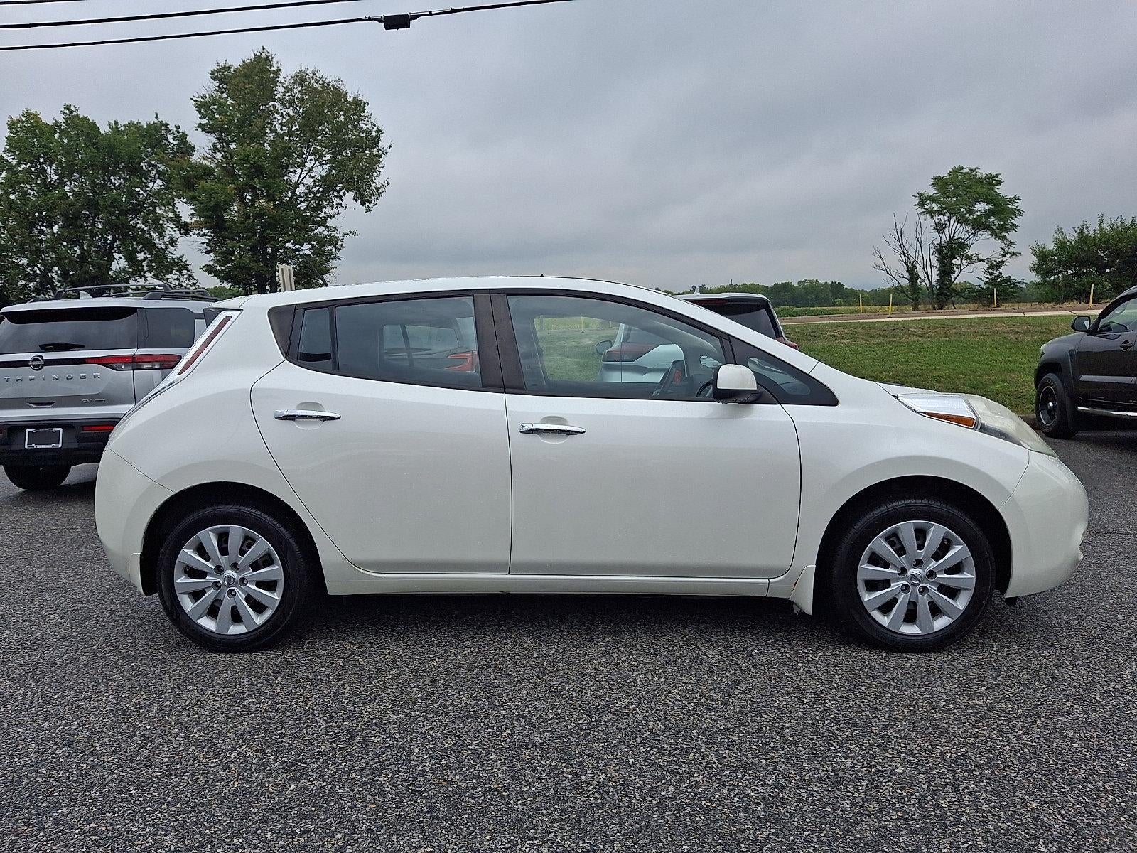 2015 Nissan LEAF 4dr HB S