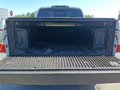 2017 Nissan Titan 4x4 Crew Cab SL