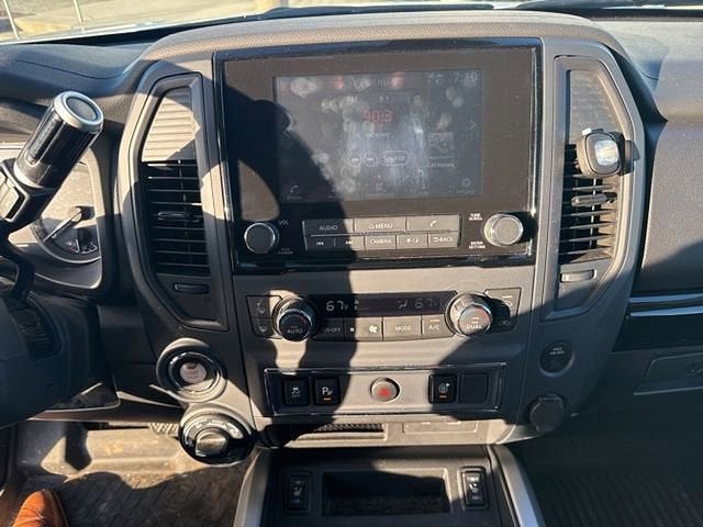 2024 Nissan TITAN Crew Cab SV 4x4