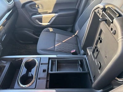 2024 Nissan TITAN Crew Cab SV 4x4