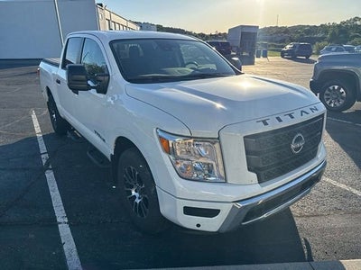 2024 Nissan TITAN Crew Cab SV 4x4