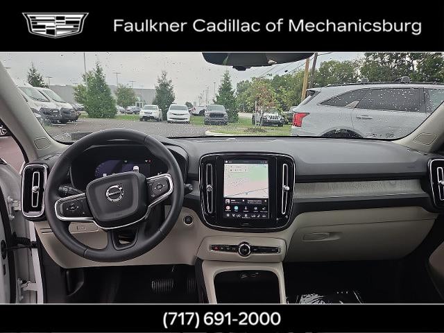 2024 Volvo XC40 Plus Bright Theme