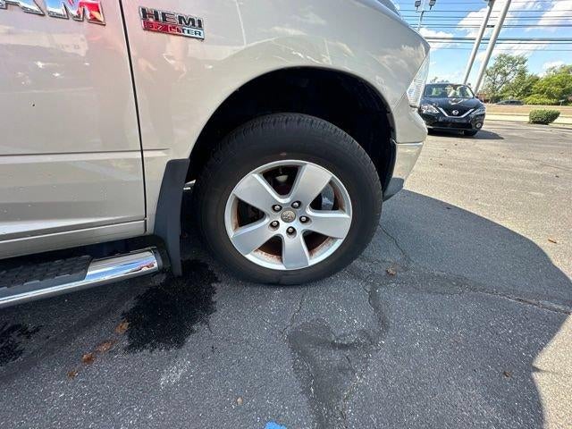 2009 Dodge Ram 1500 4WD Crew Cab 5.6 Ft Box SLT