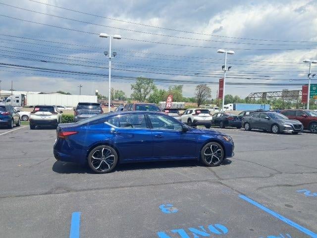 2023 Nissan Altima SR