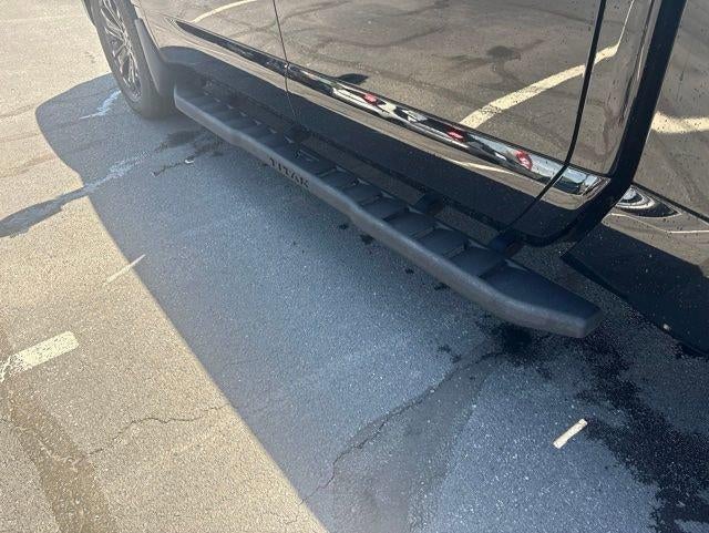 2023 Nissan Titan 4x2 Crew Cab SV