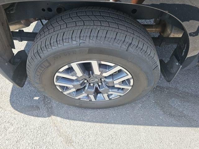 2024 Nissan Frontier Crew Cab 4x4 SL
