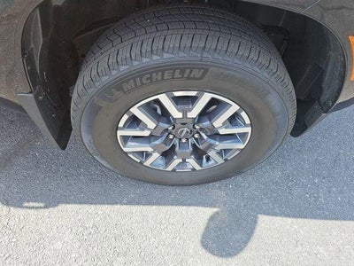 2024 Nissan Frontier Crew Cab 4x4 SL