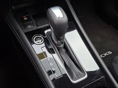 2022 Nissan Kicks SR