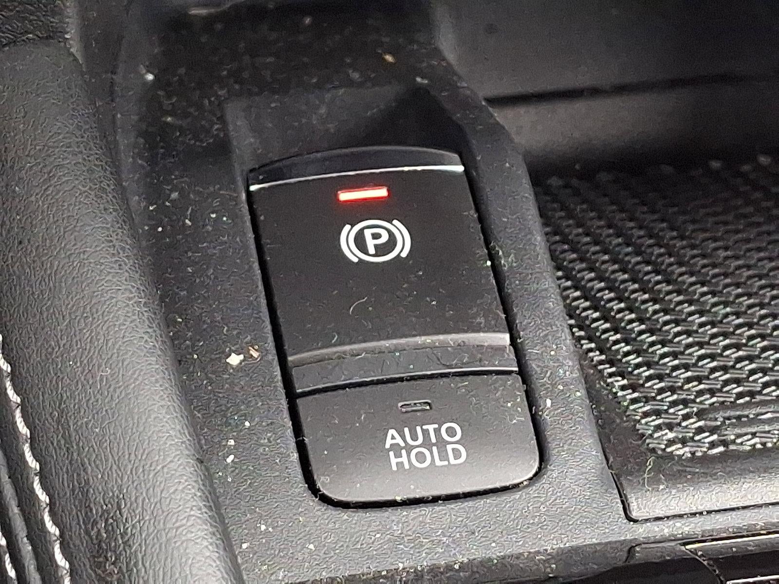 2022 Nissan Kicks SR