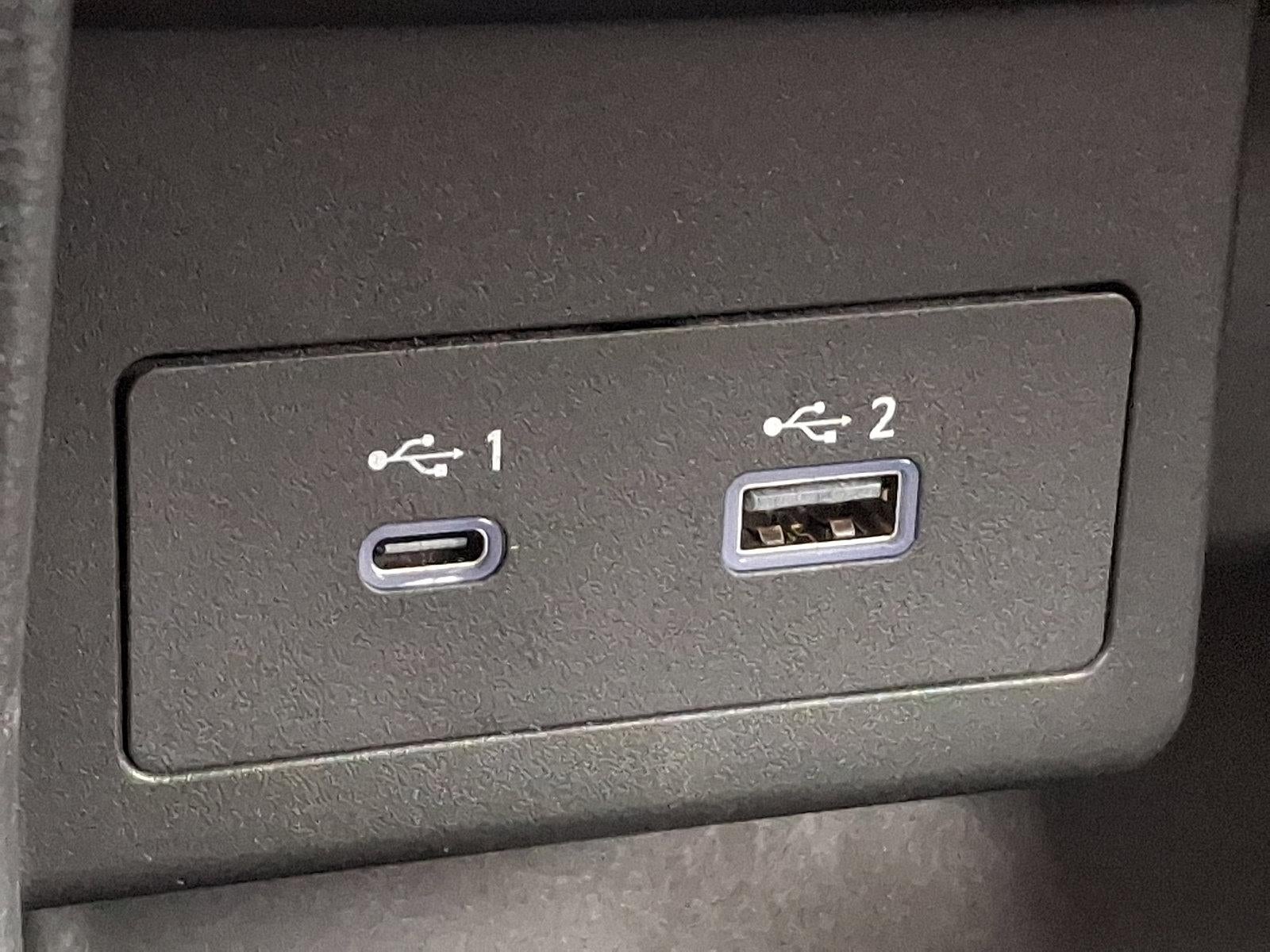 2022 Nissan Kicks SR