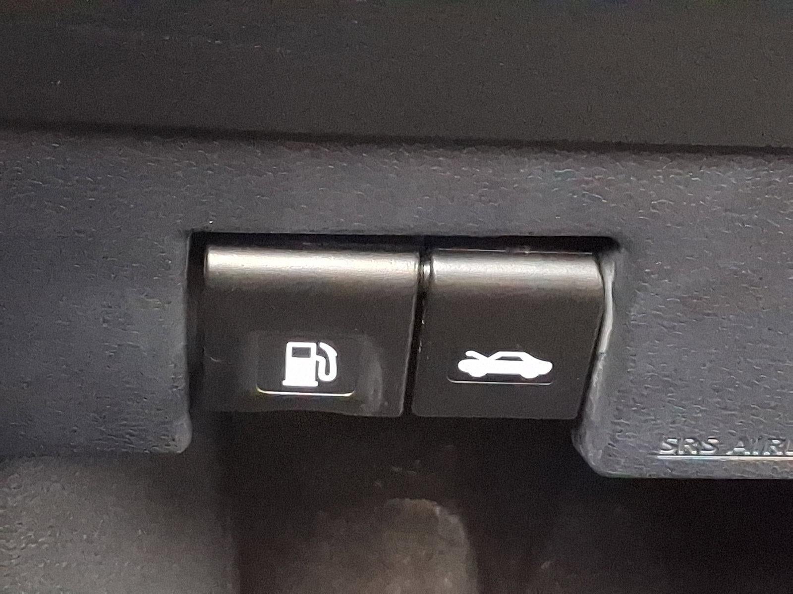 2022 Nissan Kicks SR