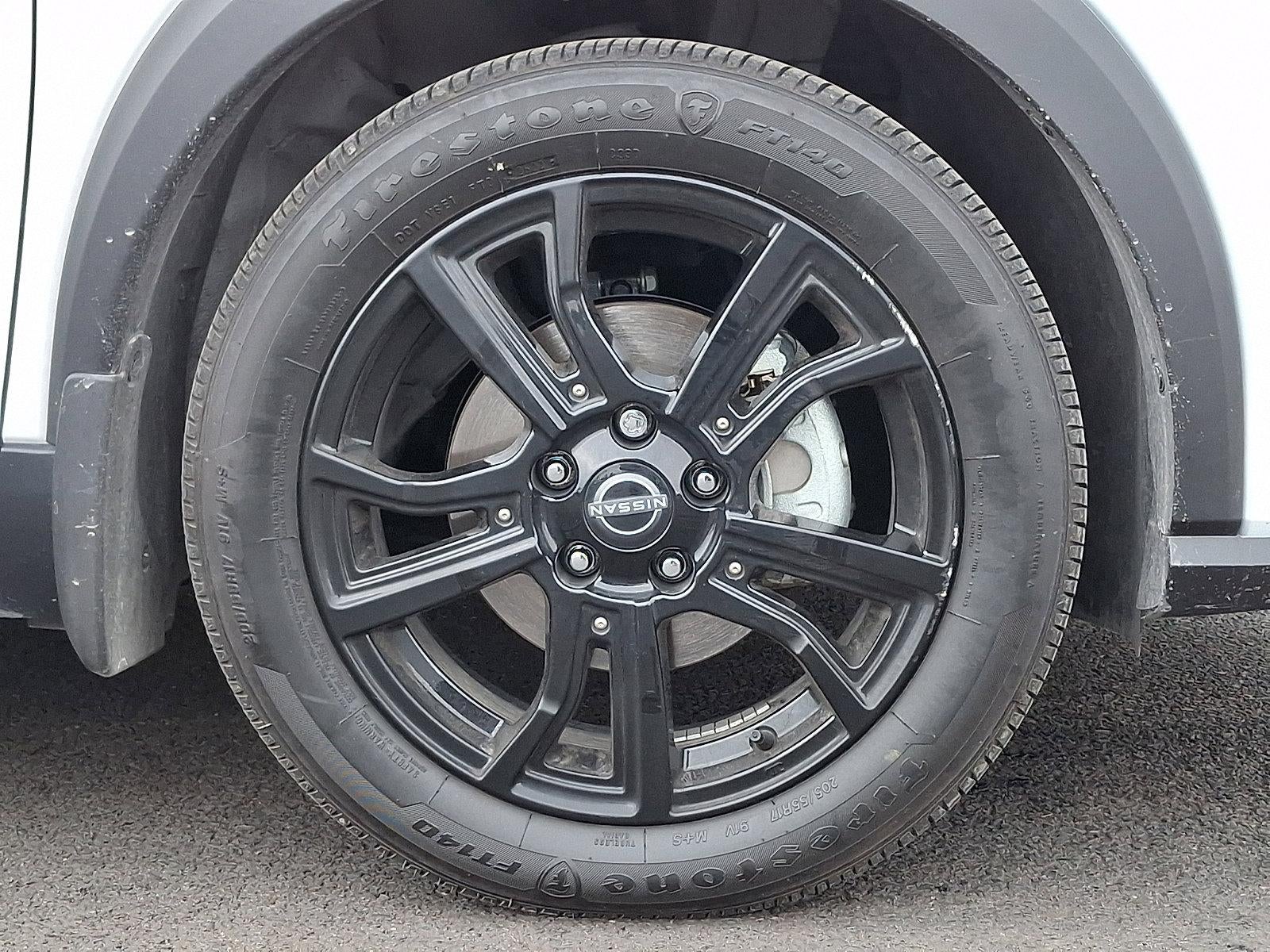 2022 Nissan Kicks SR