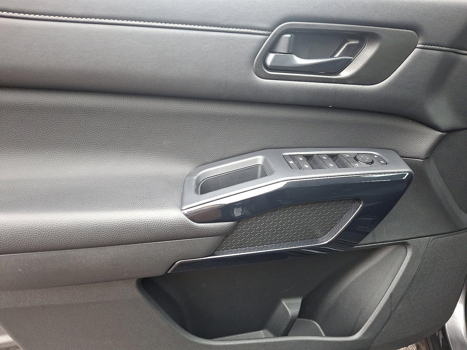 2025 Nissan Pathfinder S