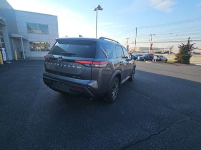 2024 Nissan Pathfinder SV